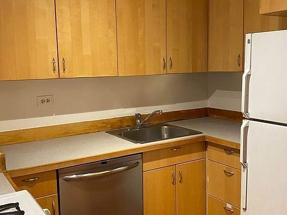 4th image of 220 Madison Ave #4S