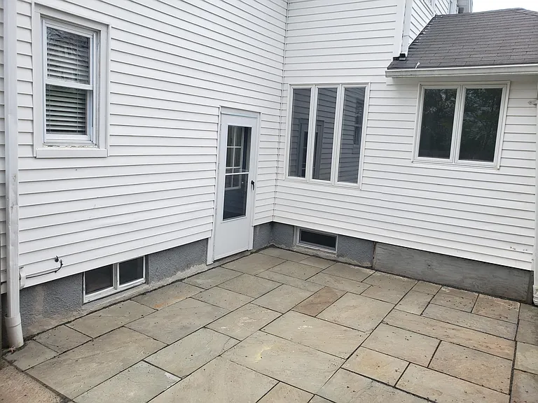 961 E Broadway — Photo 12
