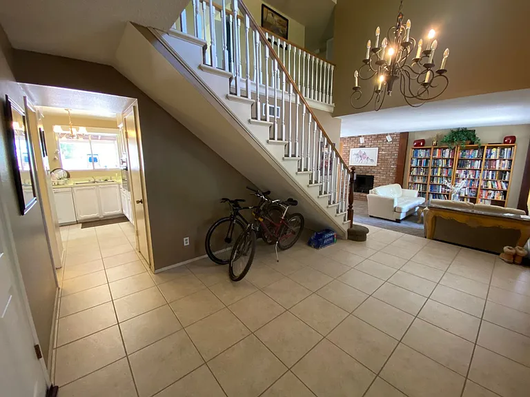 1043 E Loma Vista Dr — Photo 14