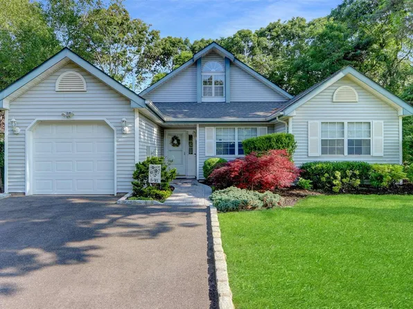 20 Huntingdale Way, Middle Island, NY 11953