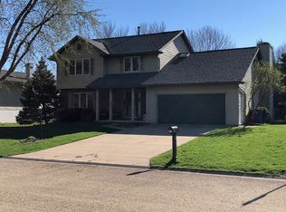 609 N Woodthrush Dr, Peoria, IL 61604