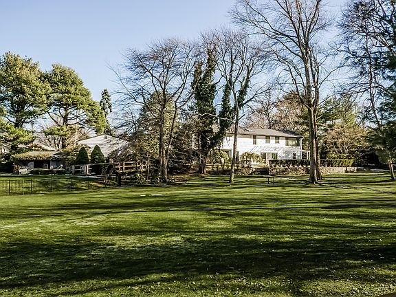 4th image of 12 Stonewall Ln