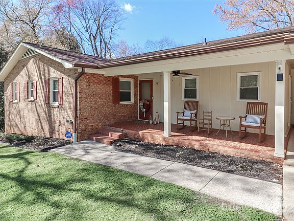 4th image of 737 Waverly Pl