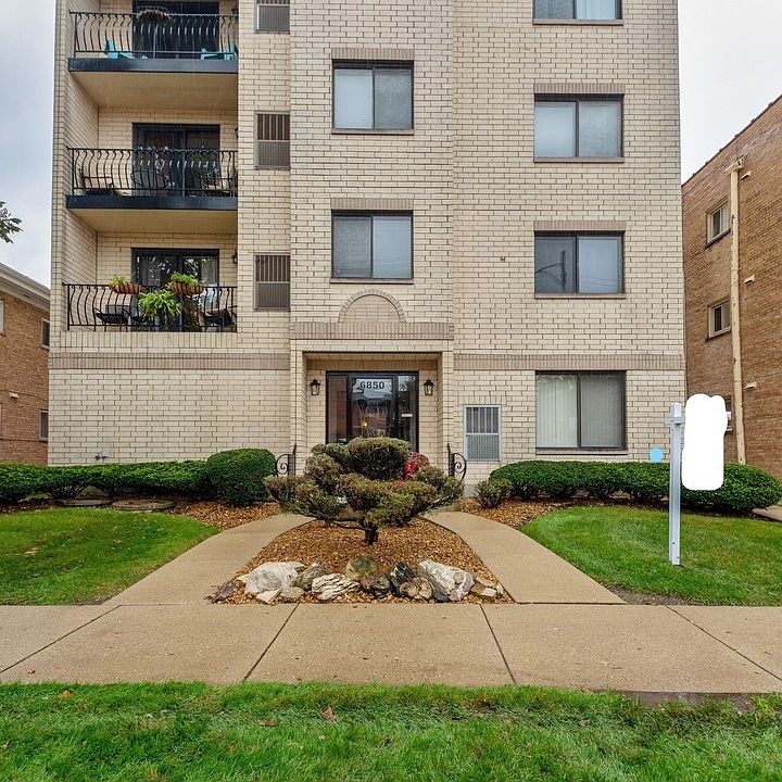 1st image of 6850 N Northwest Hwy APT 4C