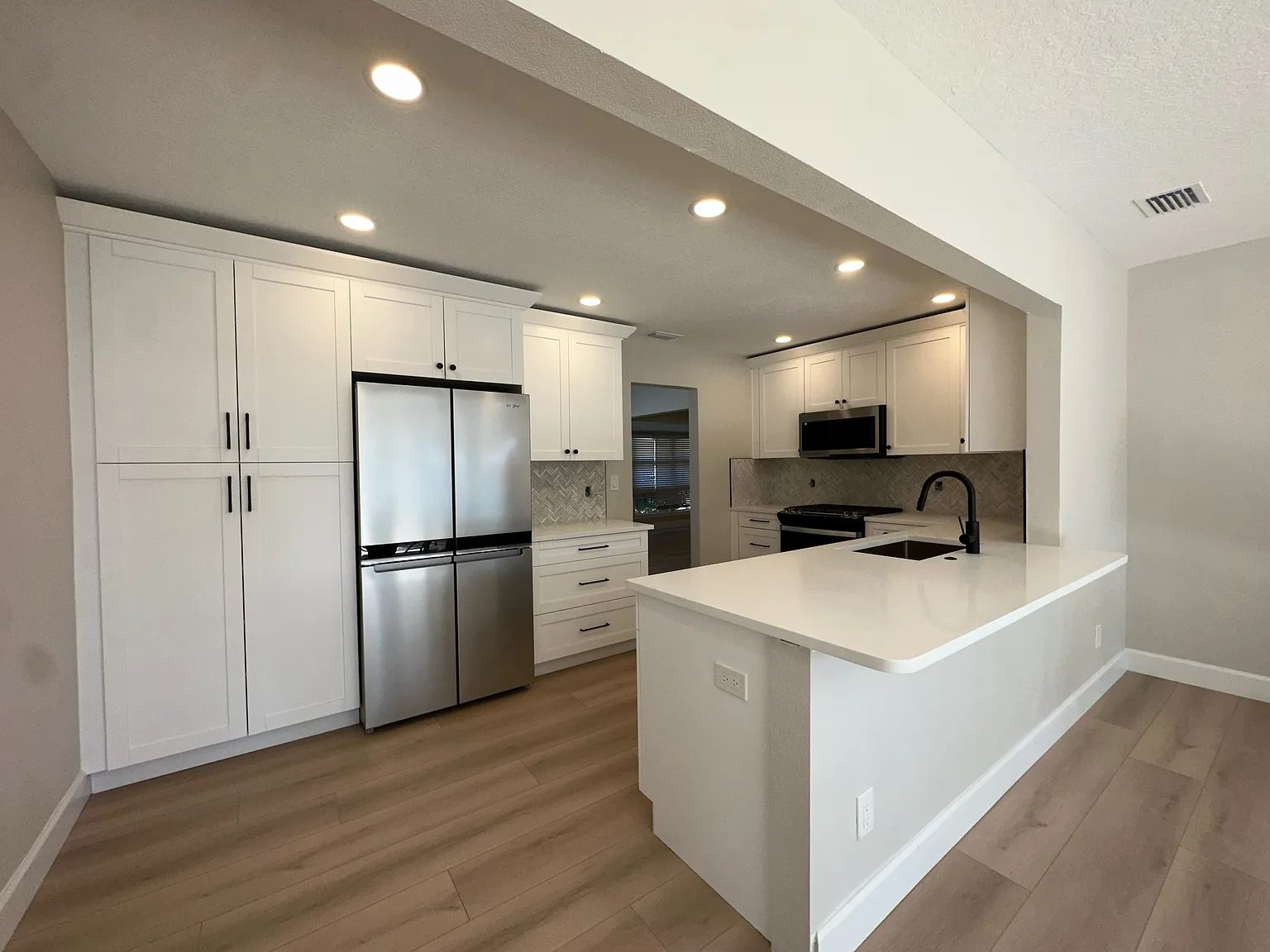 3 bed, 2054 sqft, $5,250 — Photo 1