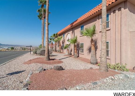 2nd image of 3051 Shoshone Dr