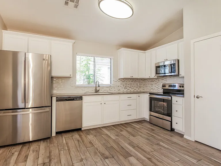 1044 S 239th Ln — Photo 6