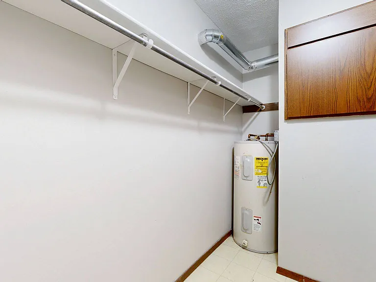 Riverside Apartment — Photo 18