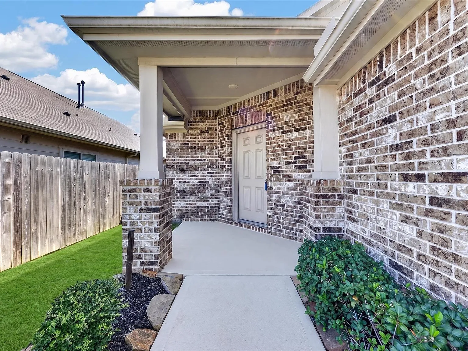 4 bed, 2.0 bath, 1744 sqft, $2,250 — Photo 4