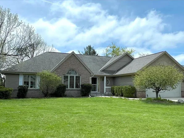 12445 West North LANE, New Berlin, WI 53151