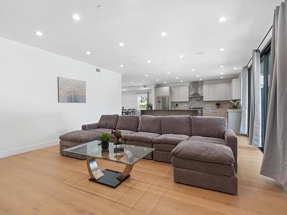 3rd image of 5118 N Otsego Ct