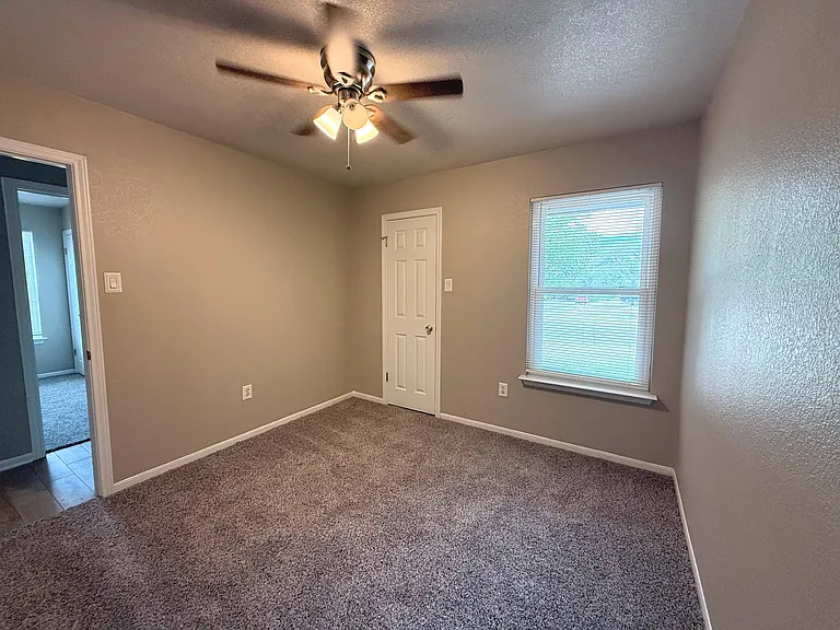1002 Northern Dancer Dr — Photo 9