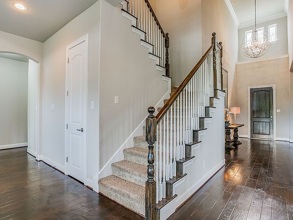 5th image of 8938 Irving Hl
