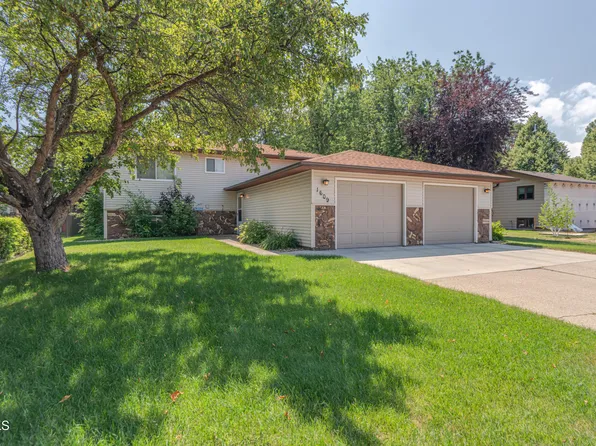 1609 Cologne Dr, Bismarck, ND 58504