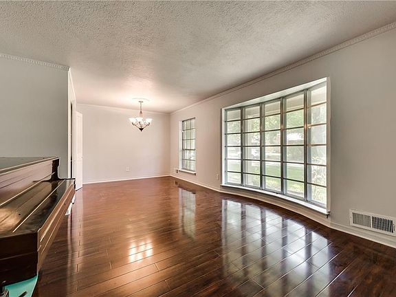 3rd image of 13750 Rolling Hills Ln