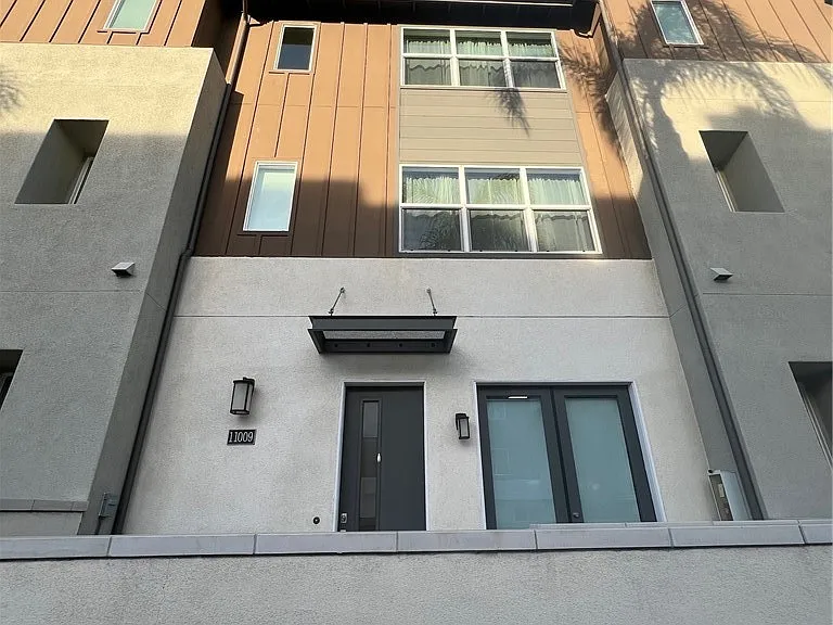 11009 Skyglow Dr — Photo 1