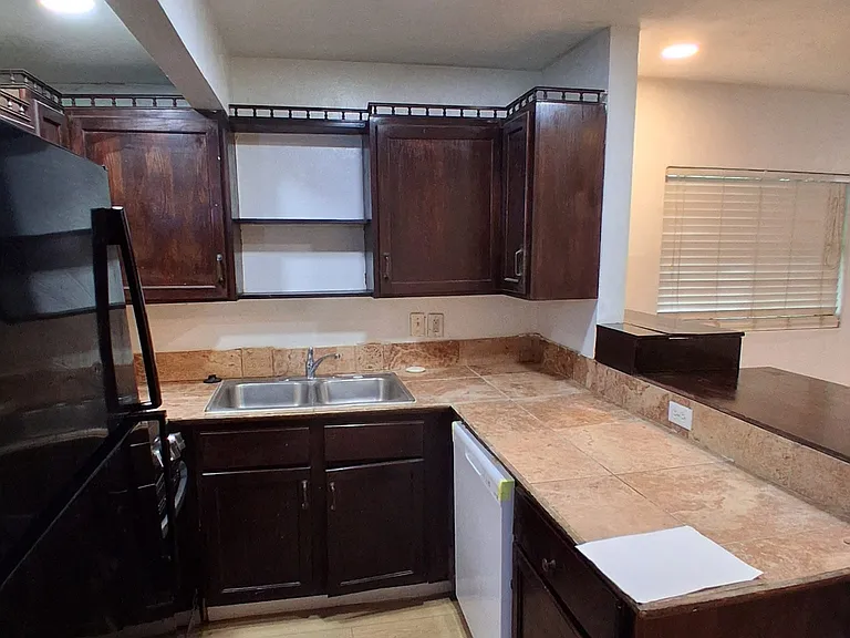 341 N Myrtle Ave — Photo 5