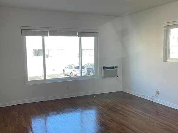 2nd image of 1933 N Beachwood Dr APT 108