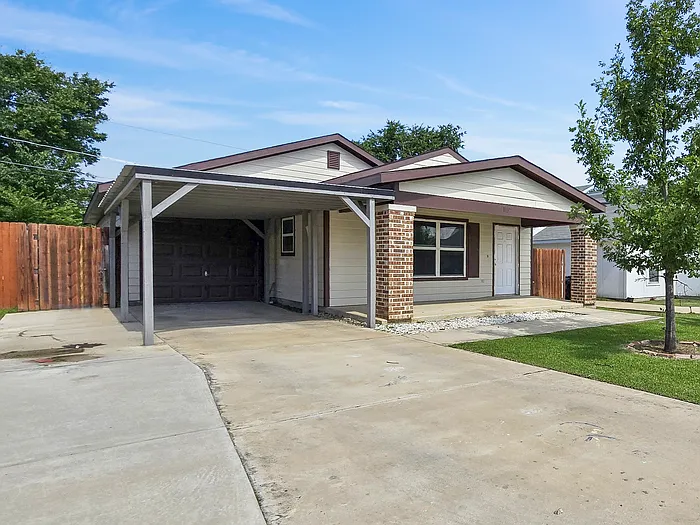 1332 Dreiss St — Photo 3