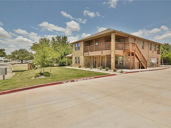 3rd image of 213 Shady Grove Dr