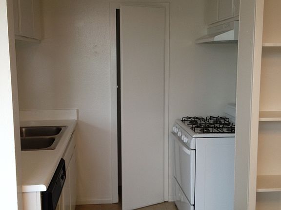 4th image of 10963 Whipple St #17