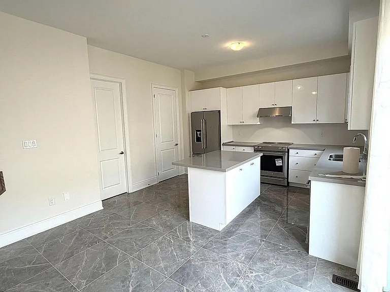 64 Bud Leggett Cres — Photo 7