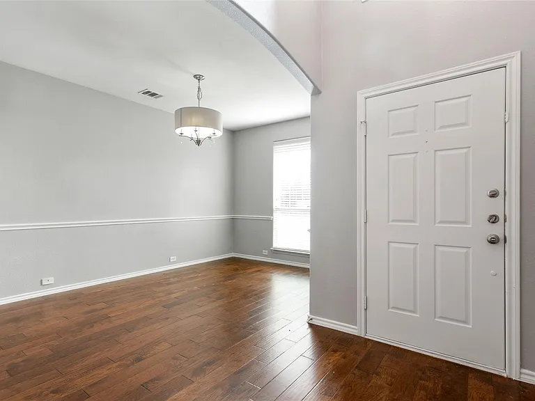 504 Connemara Ct — Photo 11