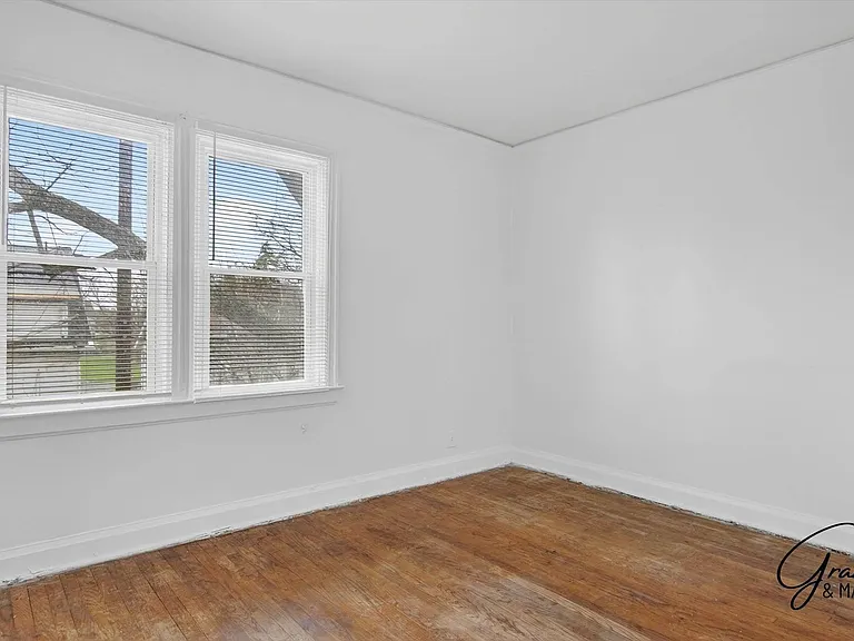 10343 - 10345 Crocuslawn St - Pura Vida Properties — Photo 11