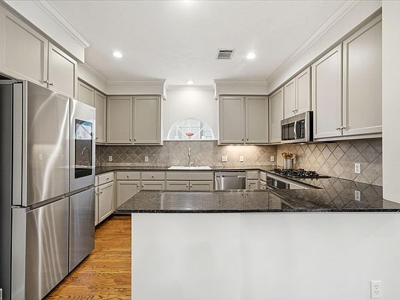 3rd image of 2409 Ralph St #D