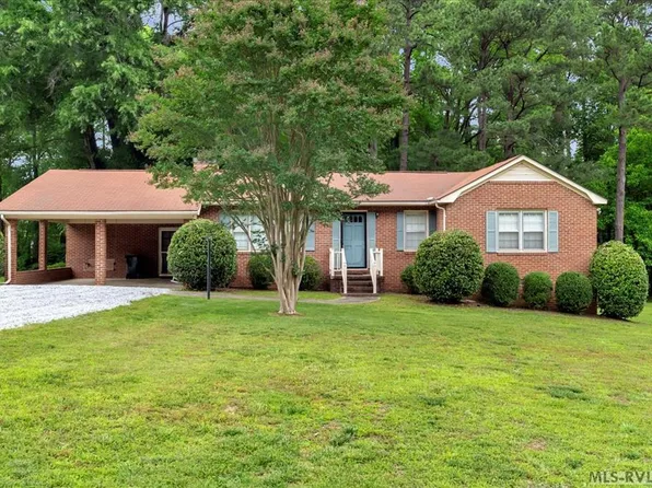 1214 Tanglewood Dr, South Hill, VA 23970