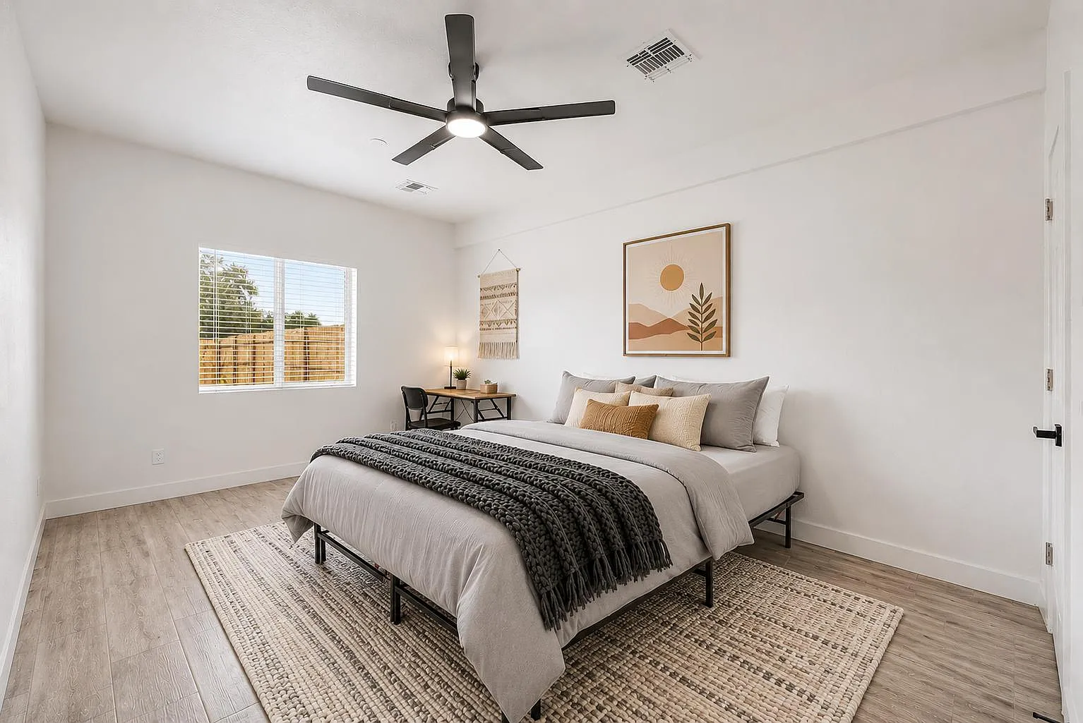 4 bed, 4.0 bath, 2600 sqft, $1,299 — Photo 1