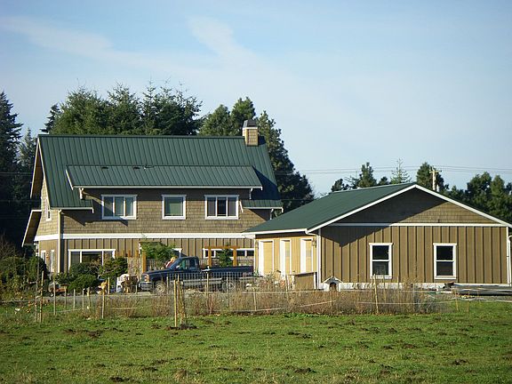 backside with garage