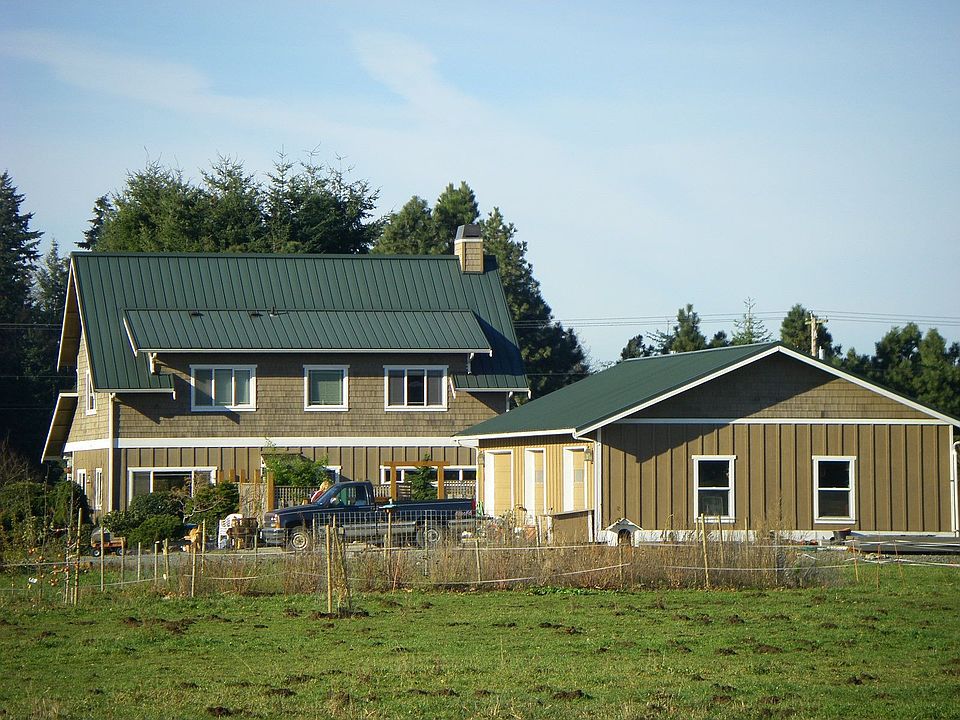 backside with garage