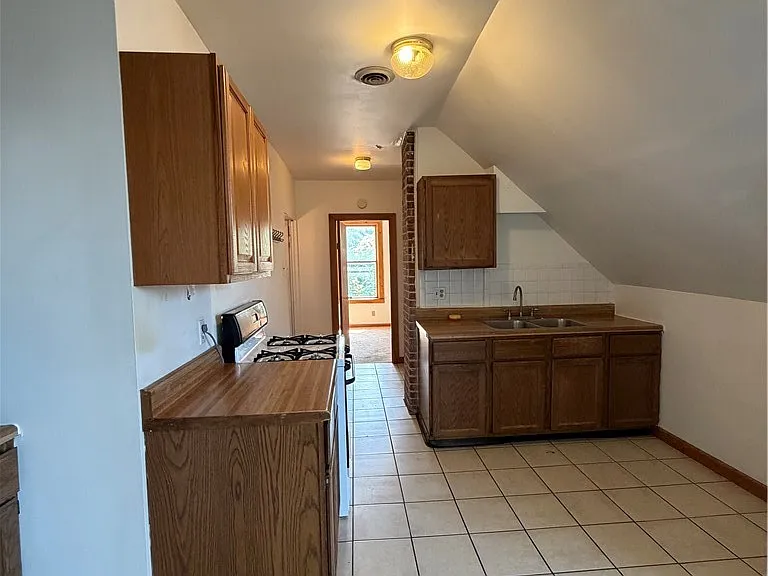 1005 Elmwood Ave #3 — Photo 2