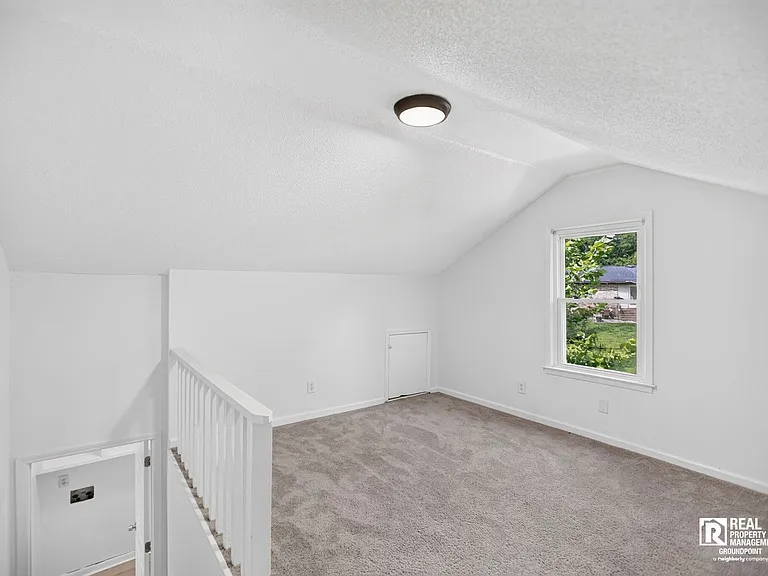 108 Eagle St — Photo 17