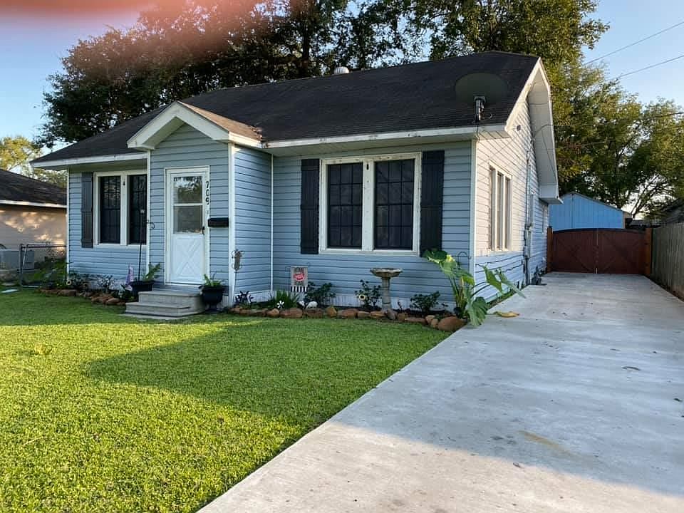 1st image of 709 Port Neches Ave