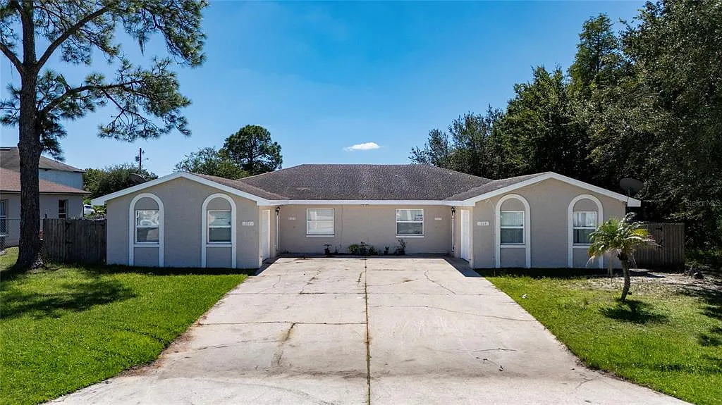 3 bed, 2.0 bath, 2418 sqft, $1,600 — Photo 1