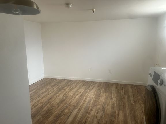 4th image of 3019 17th Ave #5