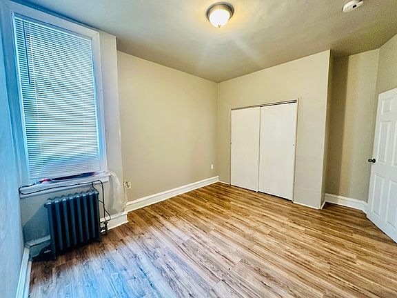 5th image of 5321 Oxford Ave Front 2F
