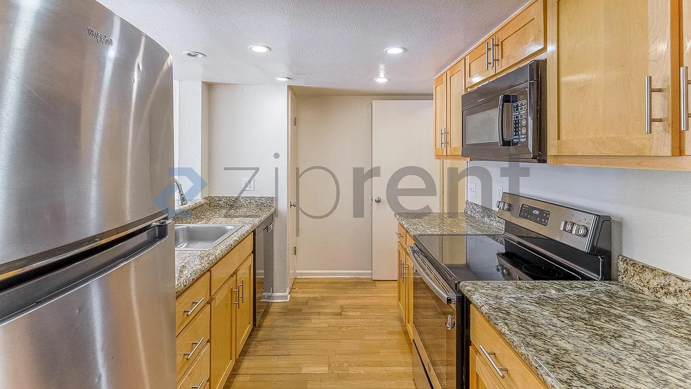 3 bed, 2.5 bath, 1490 sqft, $2,900 — Photo 2