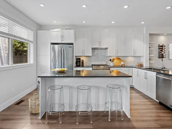 16447 24th Ave, Surrey, BC V3Z 0V8