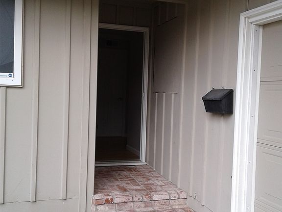 3rd image of 1415 Park St