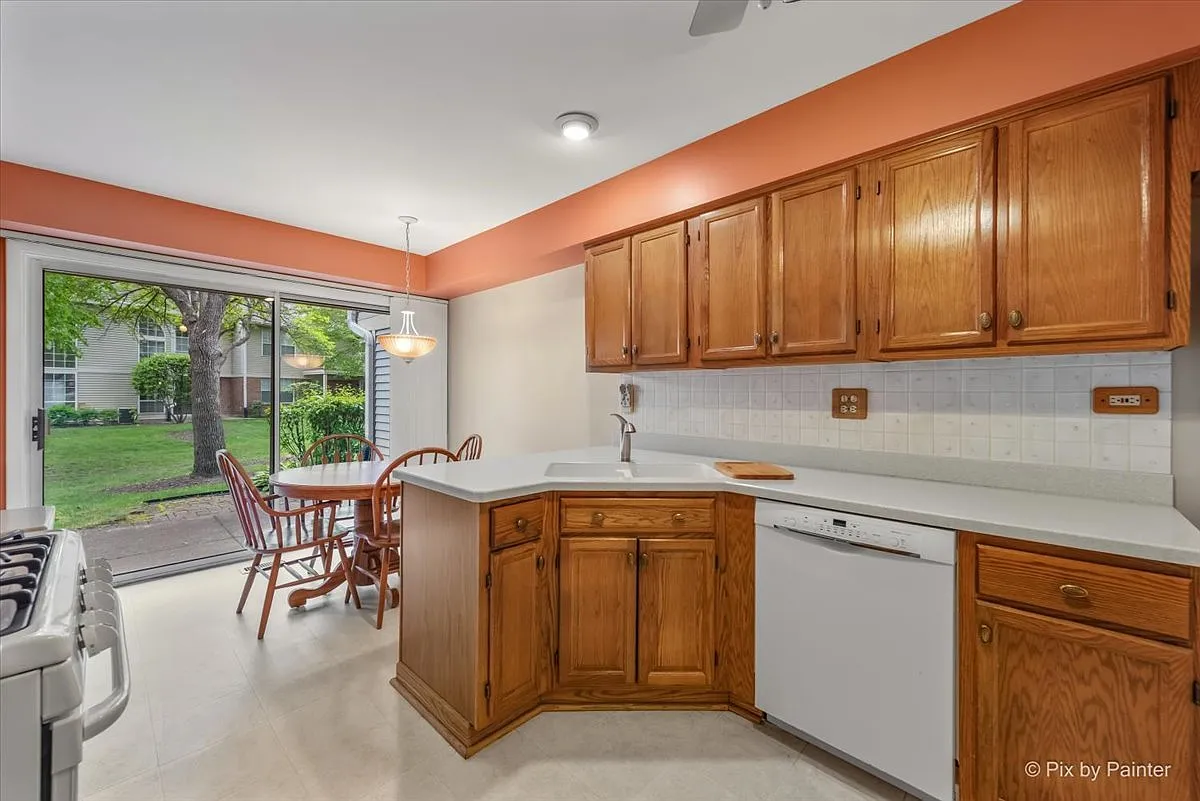 3 bed, 2.5 bath, 1725 sqft, $2,775 — Photo 4
