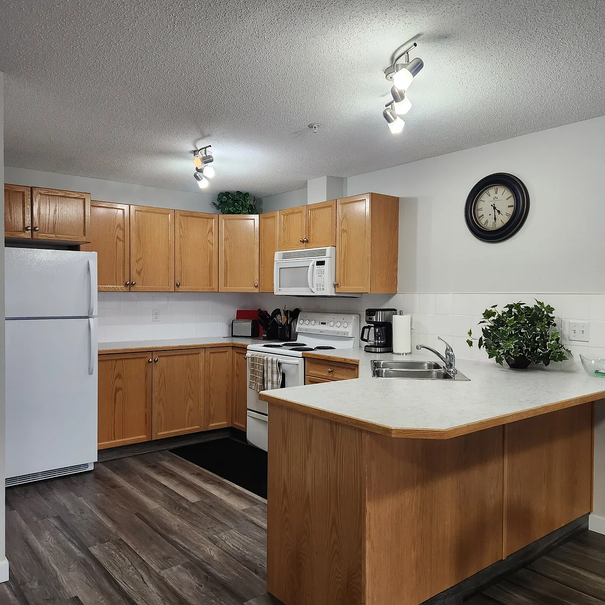 Building Photo - 260 Duston St #227