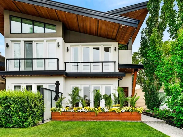 3936 W 1a St SW, Calgary, AB T2S 1R7