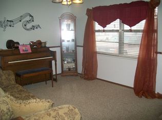 925 S Ash St, Newton, KS 67114
