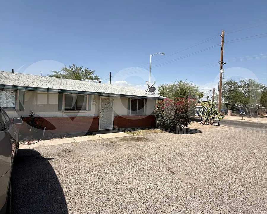 1806 S Van Buren Ave