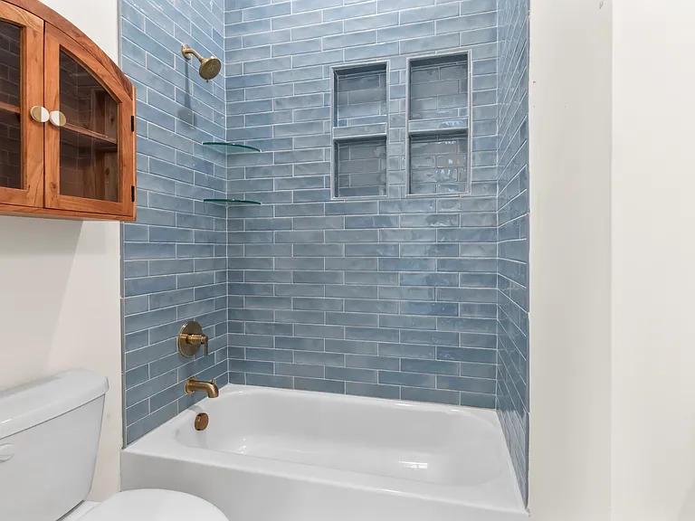 376 Saint Louis St — Photo 9