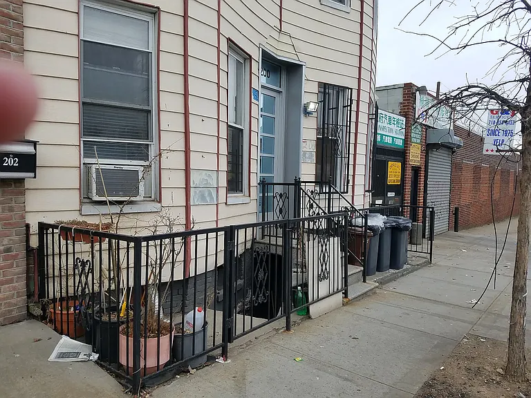 200 28th St #2R — Photo 11