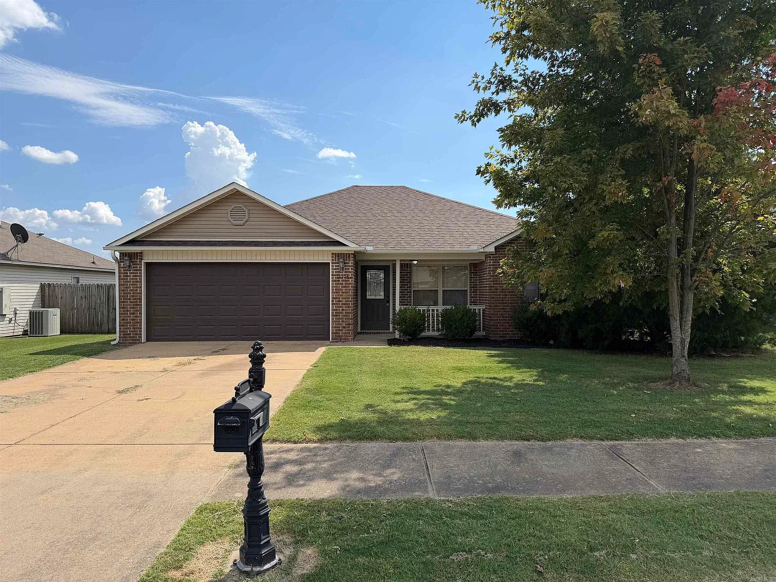 4 bed, 2.0 bath, 1500 sqft, $1,800 — Photo 1
